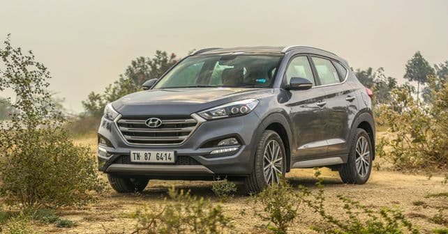 Hyundai Tucson AWD Front Three Quarter1