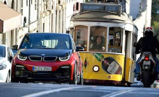 bmw i3s image city shot