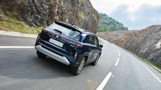 Maruti Suzuki Grand Vitara Rear Tracking2