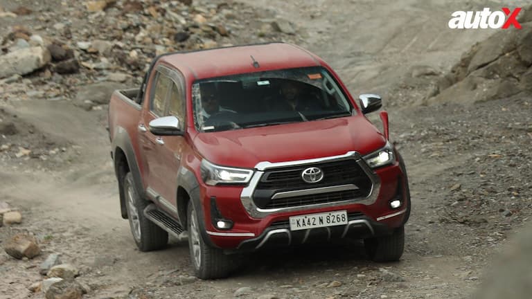 Toyota Hilux Motion View 11 