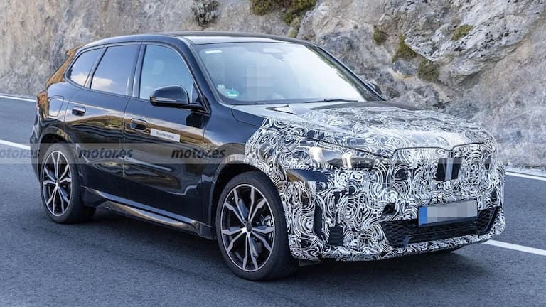 BMW IX1 Facelift Spy Front Quarter